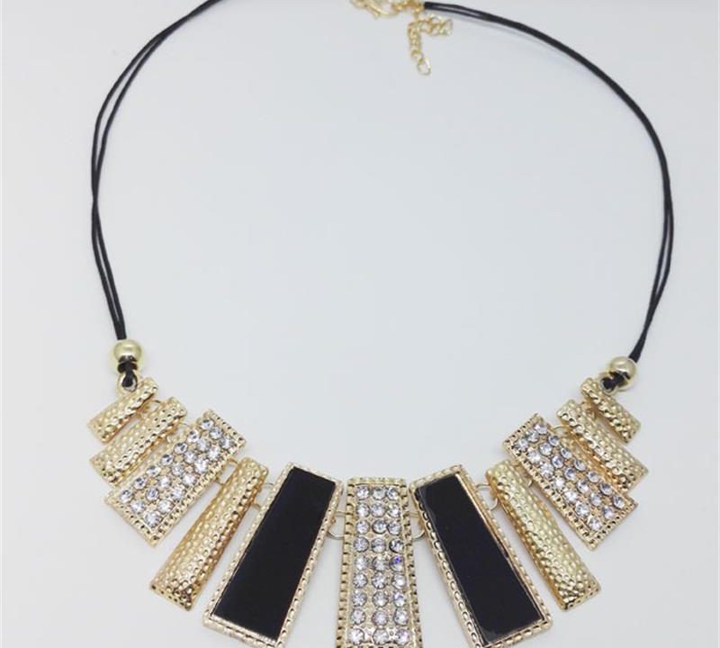 Geometric leather rope necklace