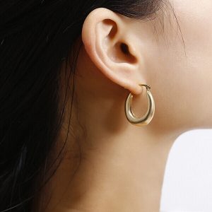 Light and simple water droplet earrings