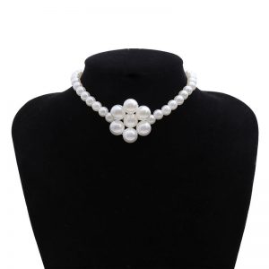 Flower imitation pearl necklace