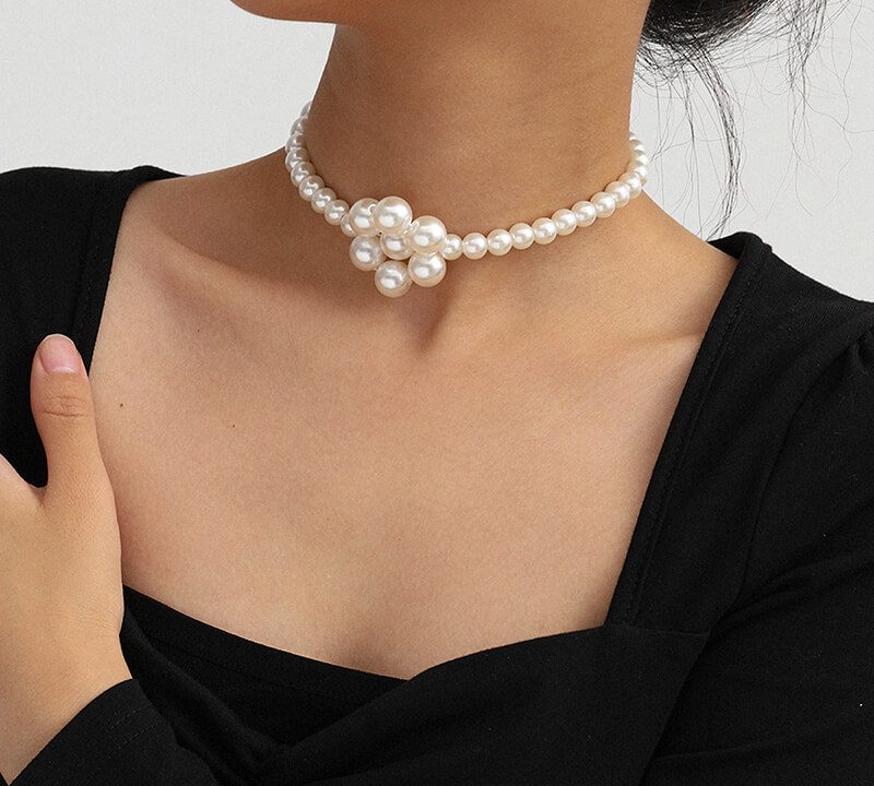 Flower imitation pearl necklace