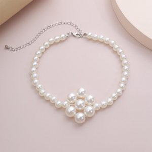 Flower imitation pearl necklace