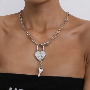 Heart shaped retro lock geometric necklace