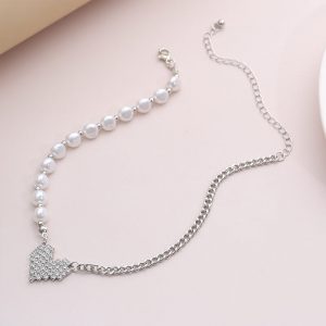 Micro set heart asymmetric necklace