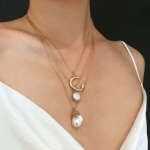 Multilayer pendant necklace