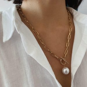 Pearl pendant necklace