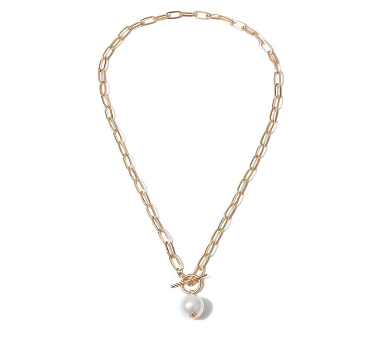 Pearl pendant necklace