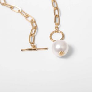 Pearl pendant necklace