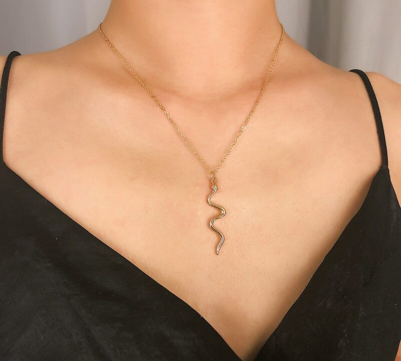 Serpentine pendant necklace