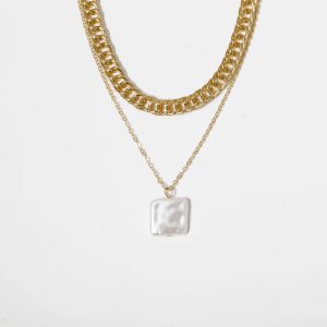 Square pendant clavicle chain