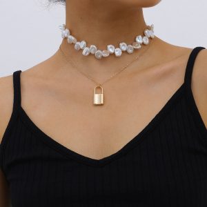 Baroque pearl necklace