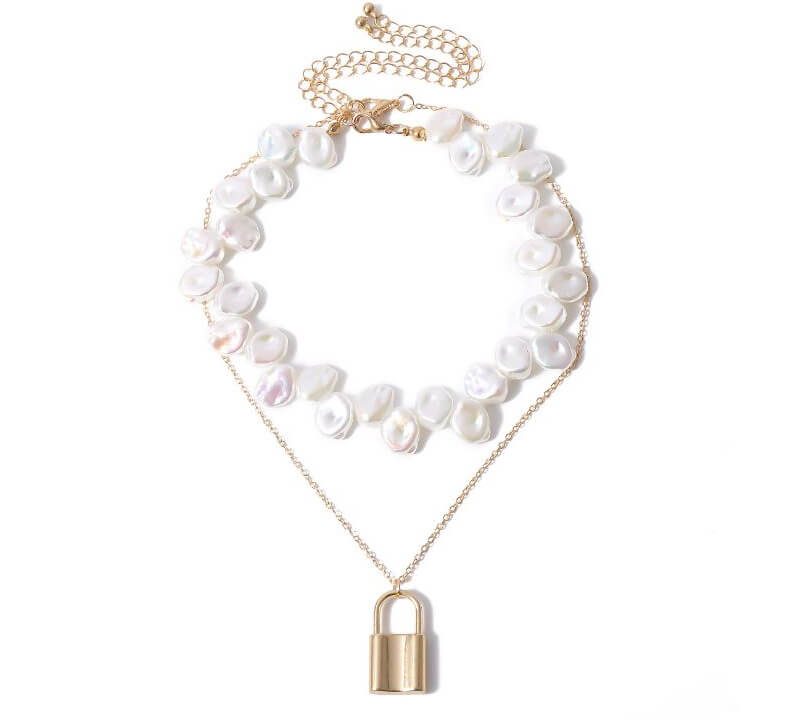 Baroque pearl necklace