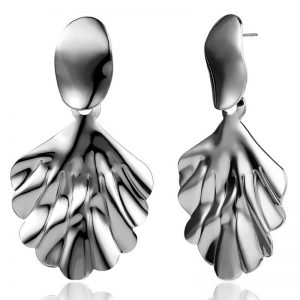 Leaf stud earrings