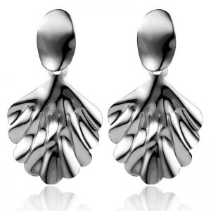 Leaf stud earrings