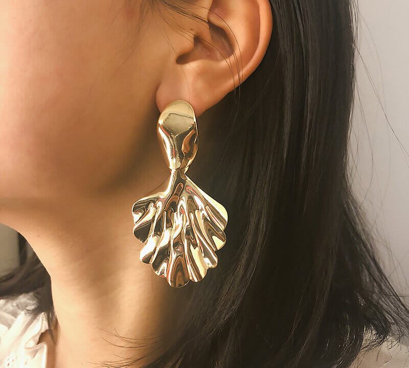 Leaf stud earrings