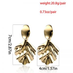 Leaf stud earrings