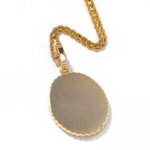 Oval pendant necklace