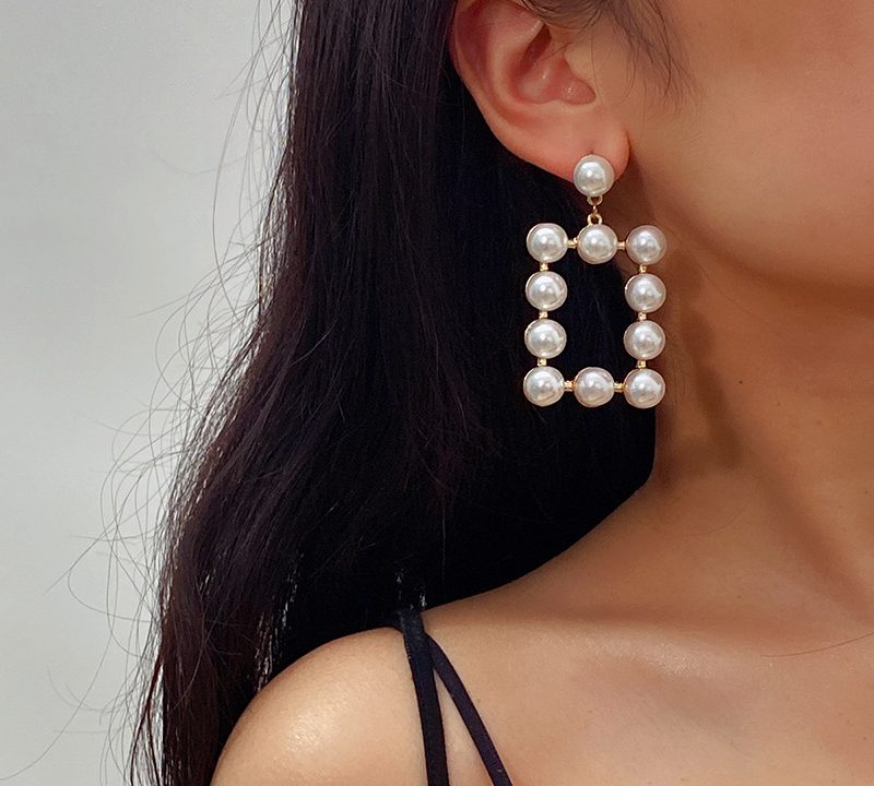 Pearl earrings stud