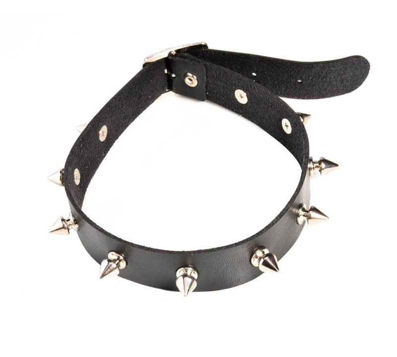 Rivet necklace collar