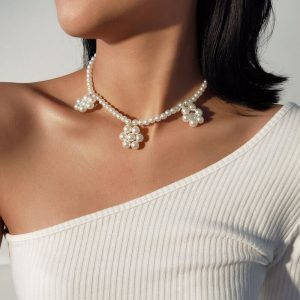 Floral pearl necklace