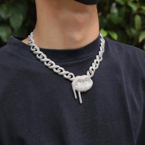 Lip pendant necklace